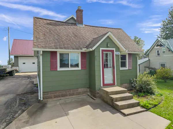 514 Maple Dr, Spring Grove, MN 55974