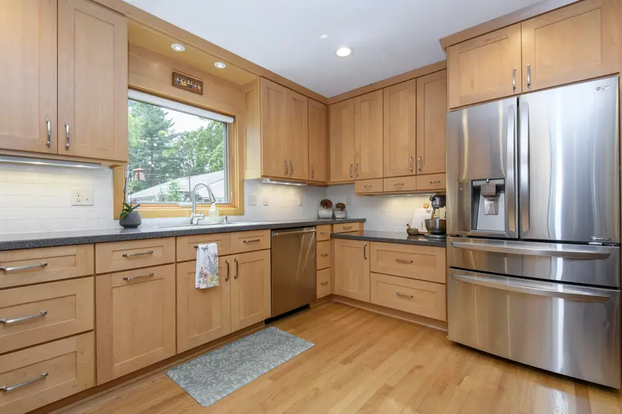 147 W Laflin Ave, Waukesha, WI 53186 - #2