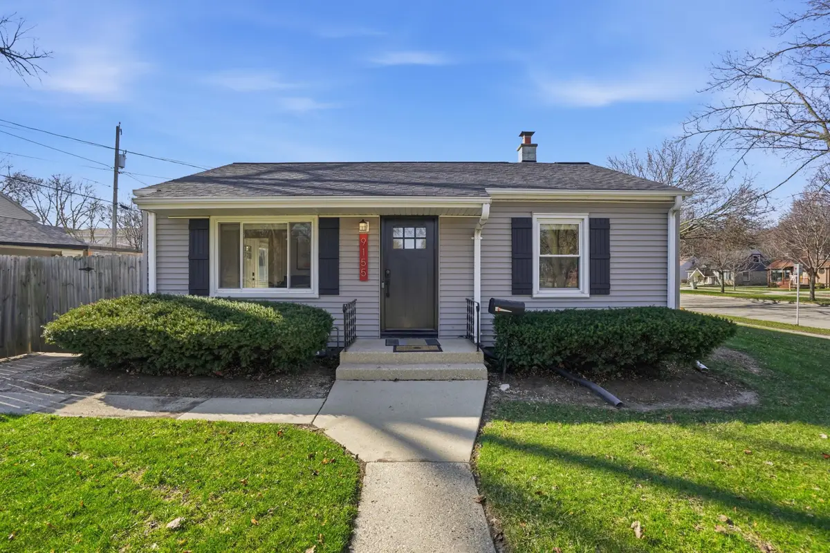 9155 W Park Hill Ave, Milwaukee, WI 53226 - #1