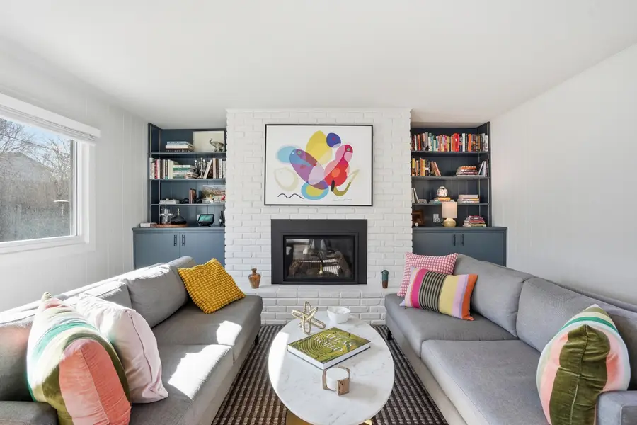 9155 W Park Hill Ave, Milwaukee, WI 53226 - #2