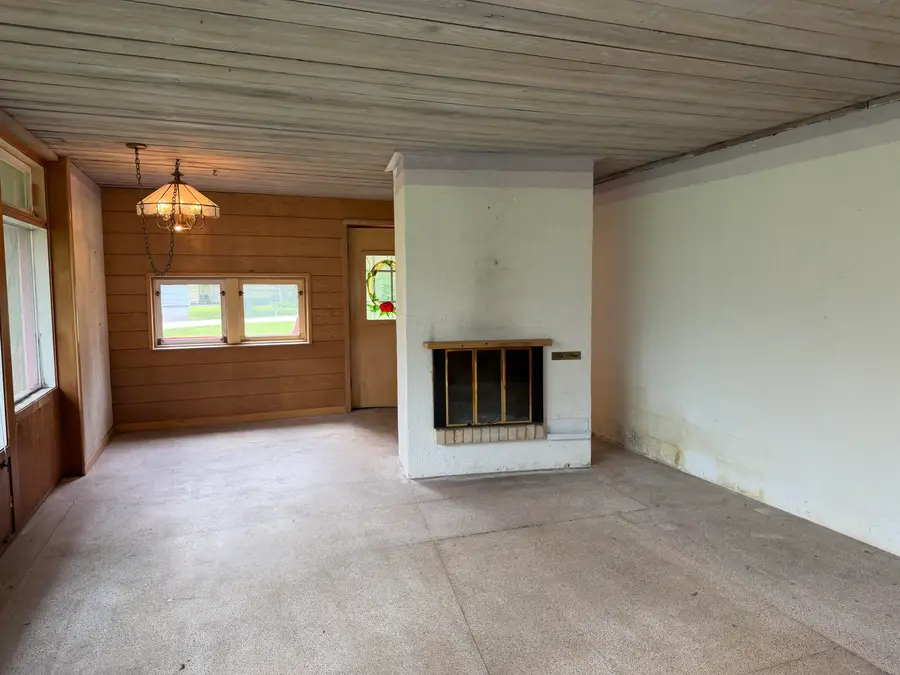 8334 N Poplar Dr, Fox Point, WI 53217 - #2
