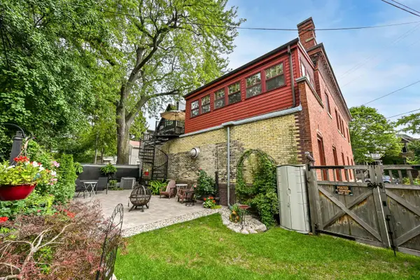 1569 N Warren Ave, Milwaukee, WI 53202