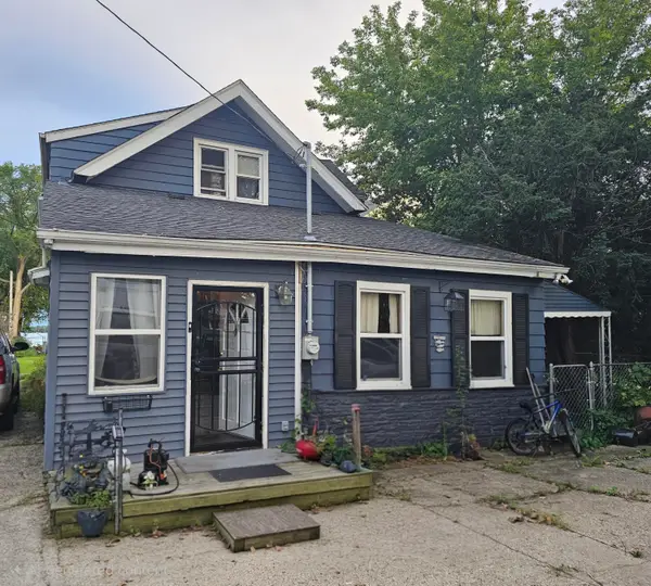 25401 W Loomis Rd, Norway, WI 53185