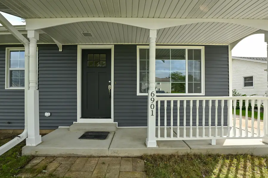 6901 Middle Rd, Caledonia, WI 53402 - #2