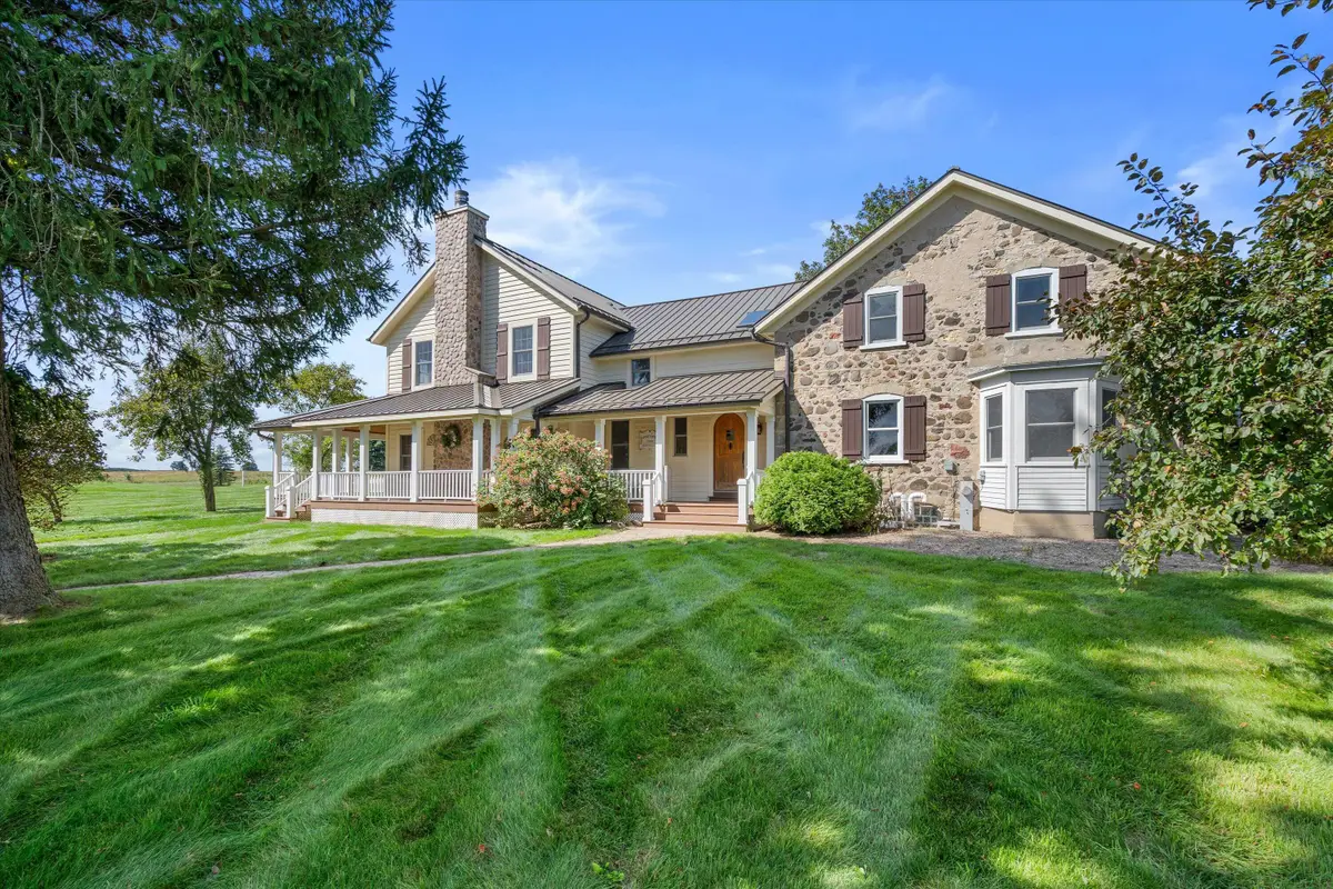 2237 Washington Ave, Cedarburg, WI 53012 - #1