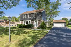 7438 N Seneca Rd, Fox Point, WI 53217