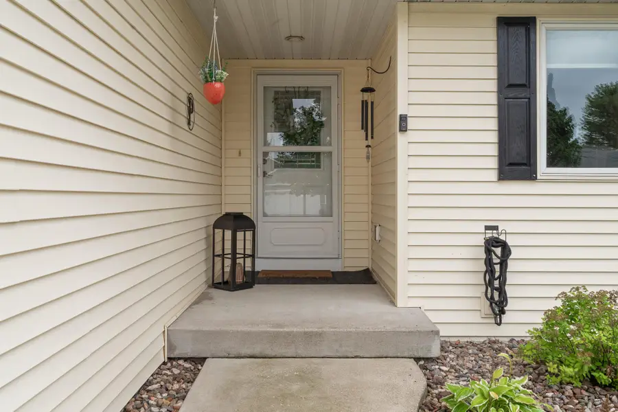 802 Silver Dr, Holmen, WI 54636 - #2