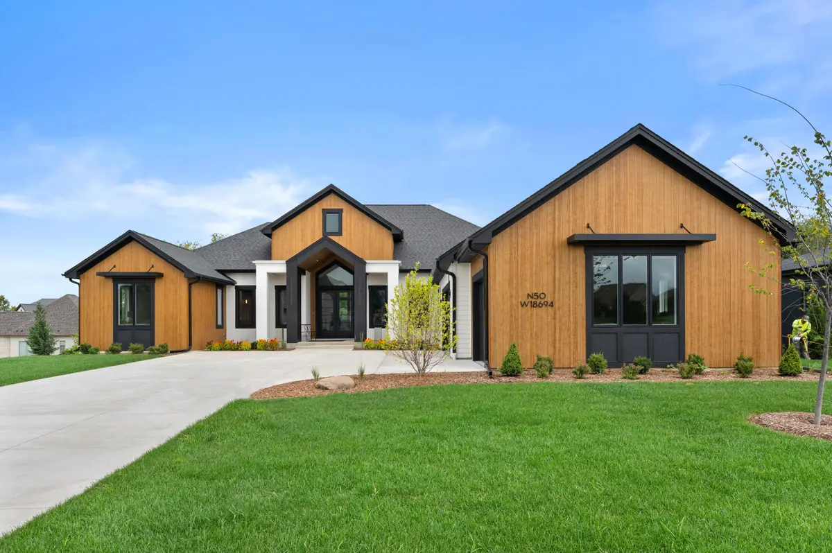N50W18694 Woodfield Way, Menomonee Falls, WI 53051 - #1