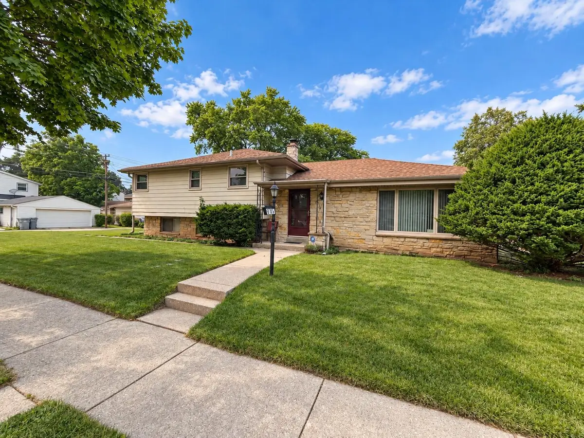 8706 W Courtland Ave, Milwaukee, WI 53225 - #1