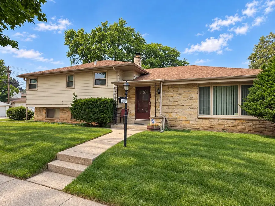 8706 W Courtland Ave, Milwaukee, WI 53225 - #2