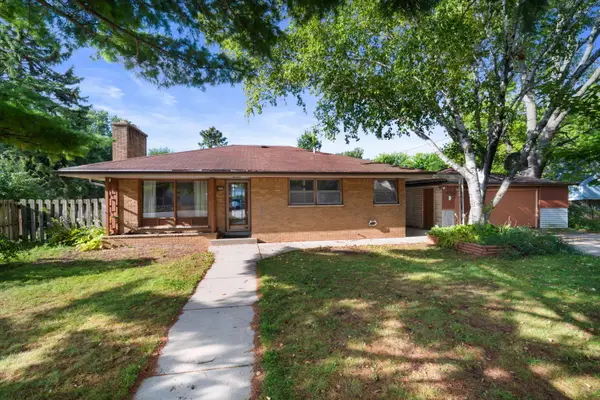 949 W Plainfield Ave, Milwaukee, WI 53221