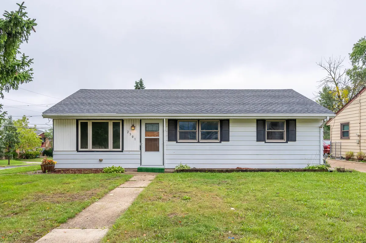 2301 W Alvina Ave, Milwaukee, WI 53221 - #1
