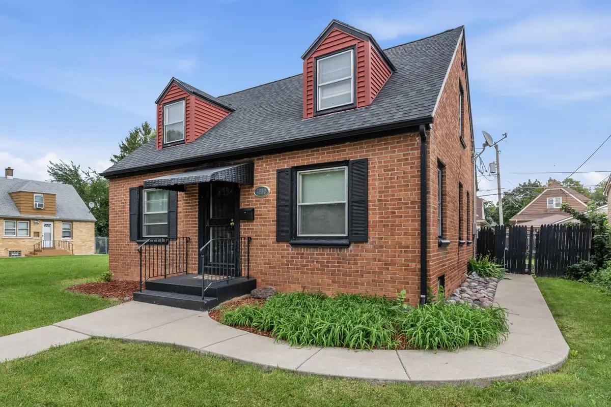 4530 N 42nd St, Milwaukee, WI 53209 - #1