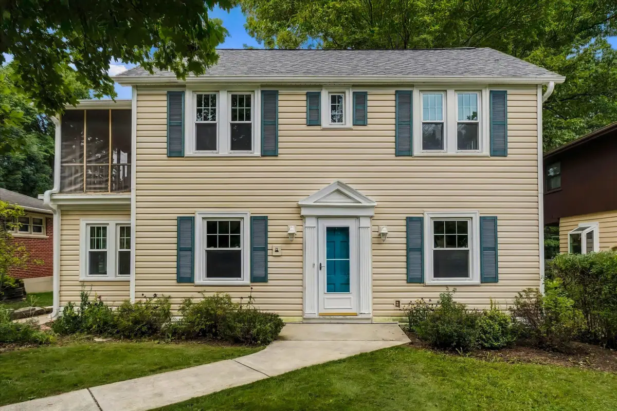 1305 S 124th St, Brookfield, WI 53005 - #1