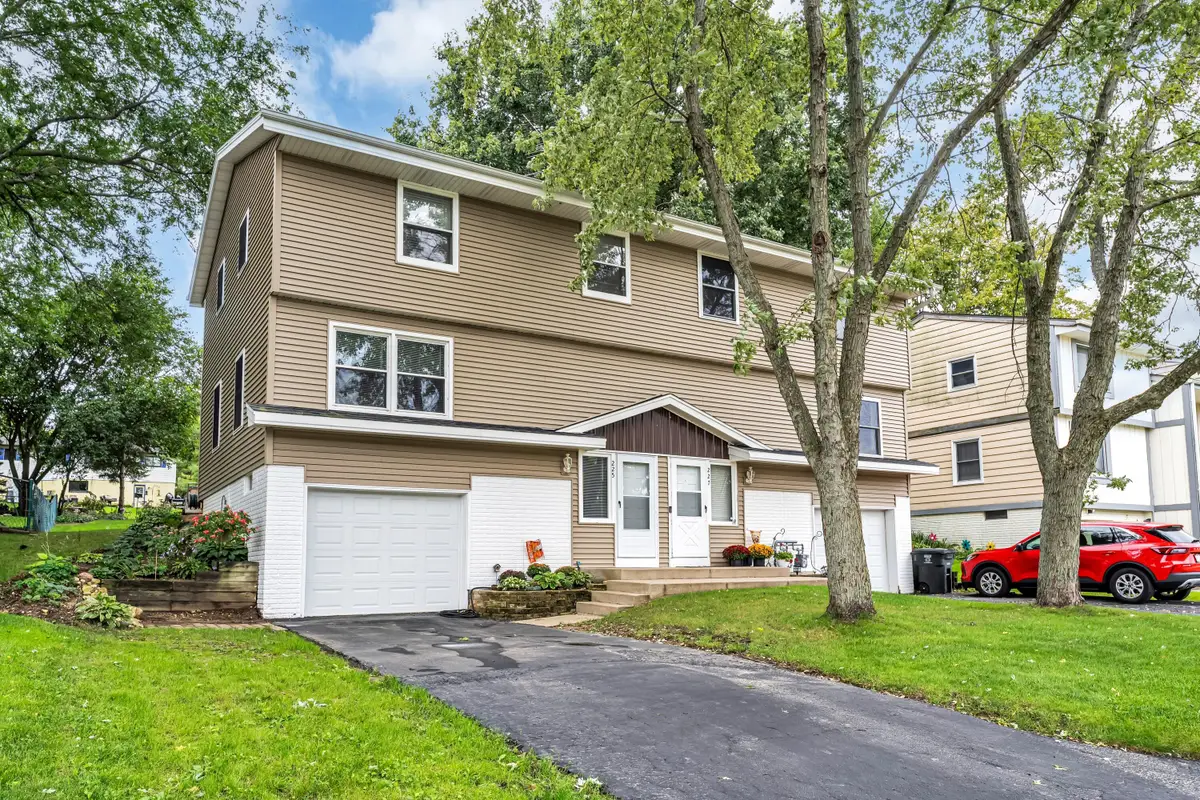225 Mcdivitt Ln, Mukwonago, WI 53149 - #1
