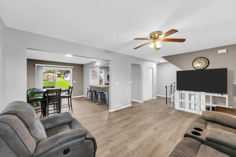 225 Mcdivitt Ln, Mukwonago, WI 53149 - #3