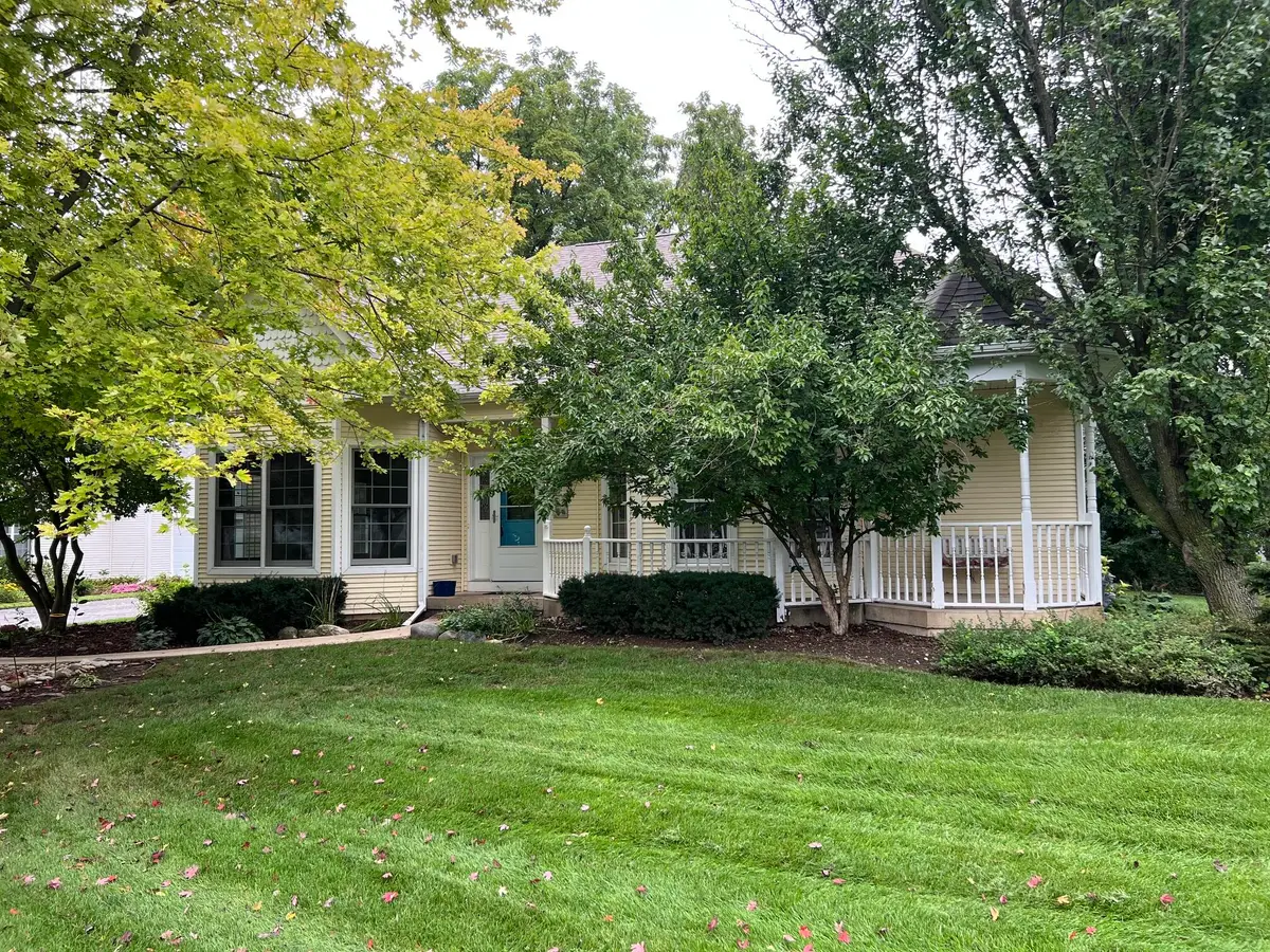951 S Lake Shore Dr, Lake Geneva, WI 53147 - #1