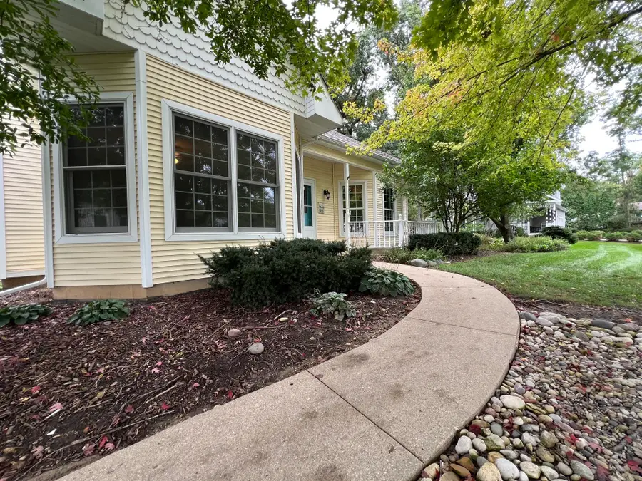 951 S Lake Shore Dr, Lake Geneva, WI 53147 - #3
