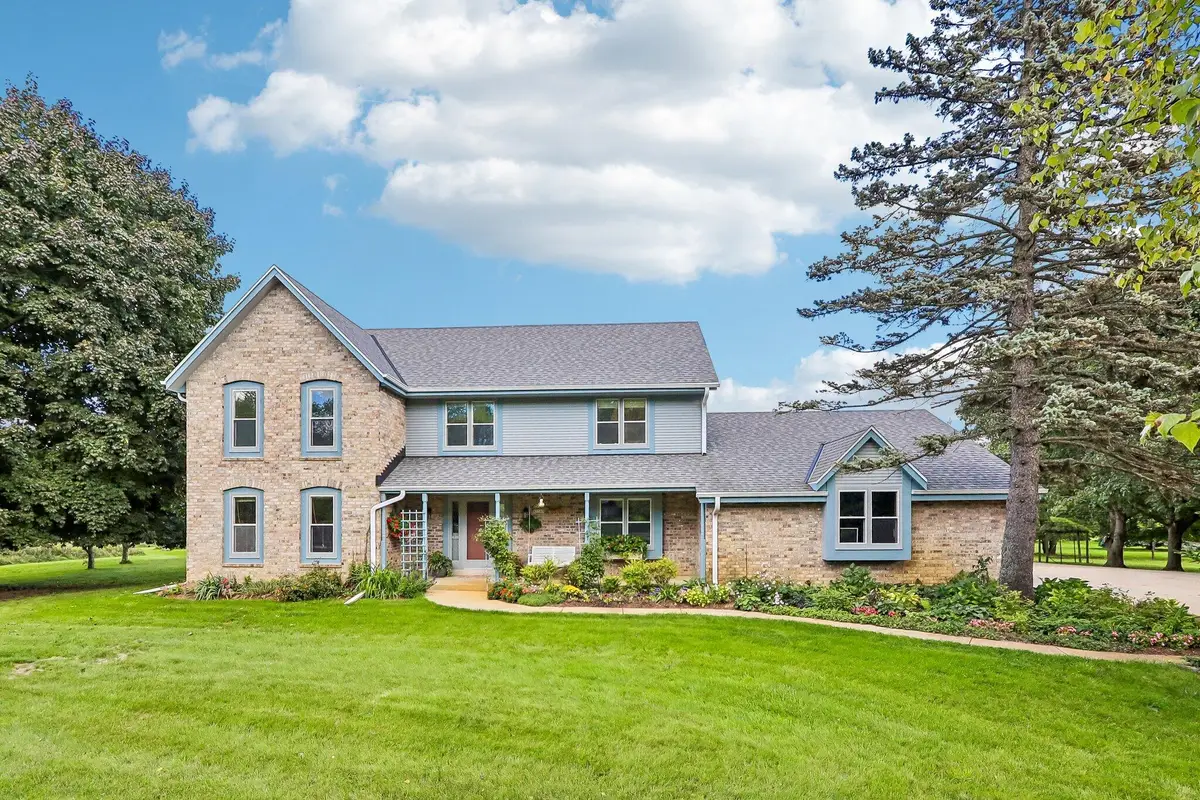 W284N3580 Old North Shore Dr, Delafield, WI 53072 - #1
