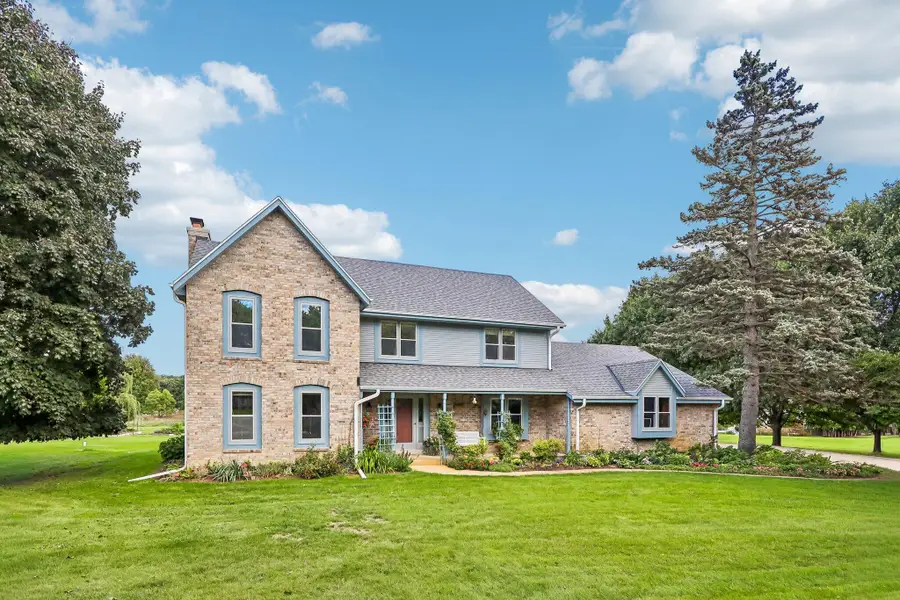 W284N3580 Old North Shore Dr, Delafield, WI 53072 - #2