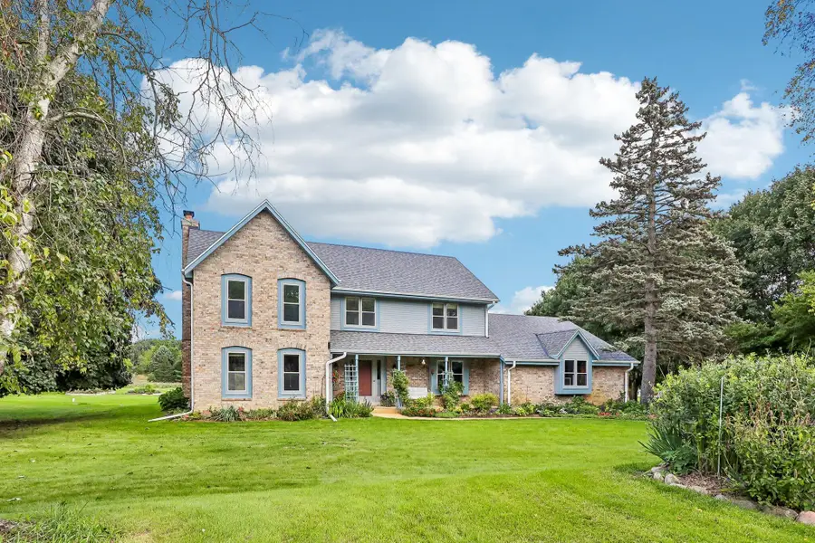 W284N3580 Old North Shore Dr, Delafield, WI 53072 - #3