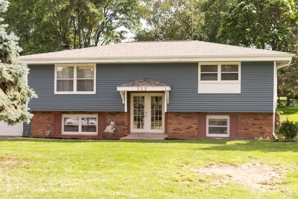 713 Oxford Dr, Hartland, WI 53029