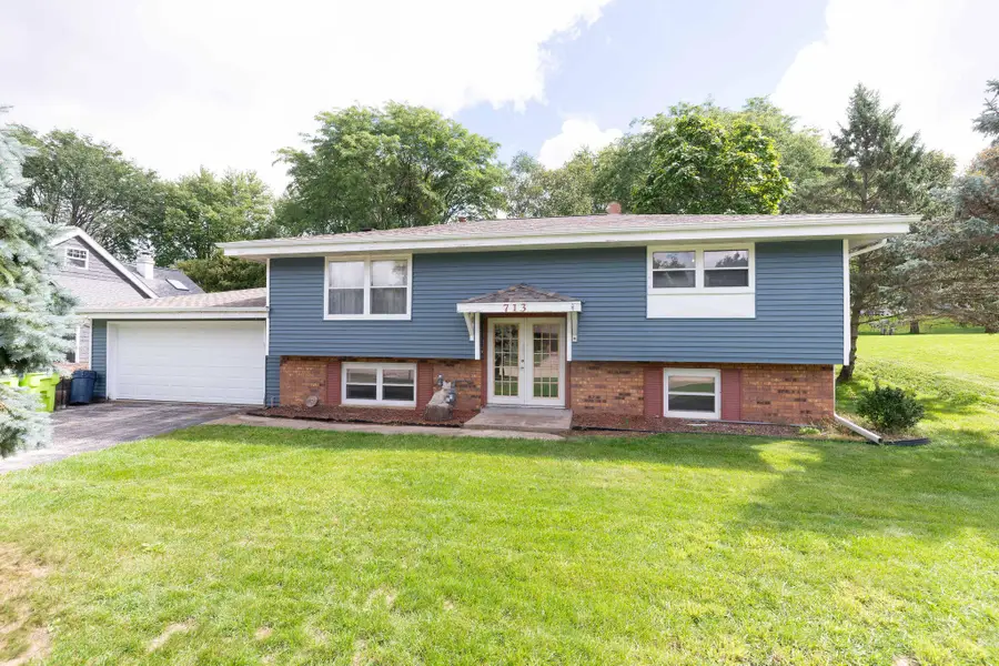 713 Oxford Dr, Hartland, WI 53029 - #2