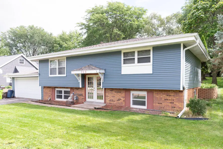 713 Oxford Dr, Hartland, WI 53029 - #3