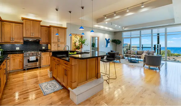 1313 N Franklin Pl, Milwaukee, WI 53202