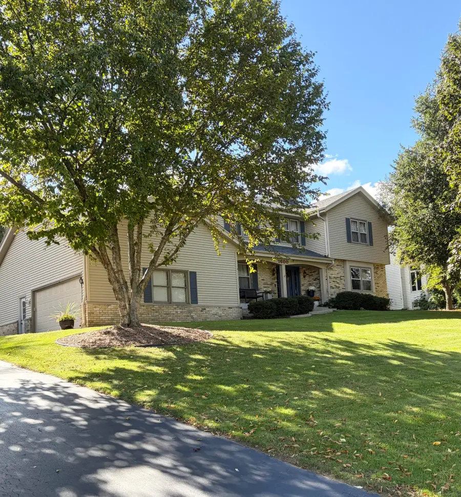1600 Constitution Dr, Brookfield, WI 53045 - #2