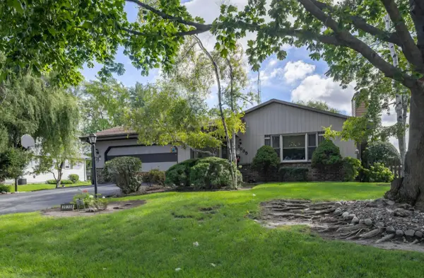 2035 Dustir Dr, Caledonia, WI 53402
