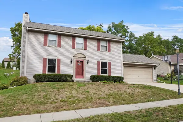 2724 Oakcrest Dr, Waukesha, WI 53188