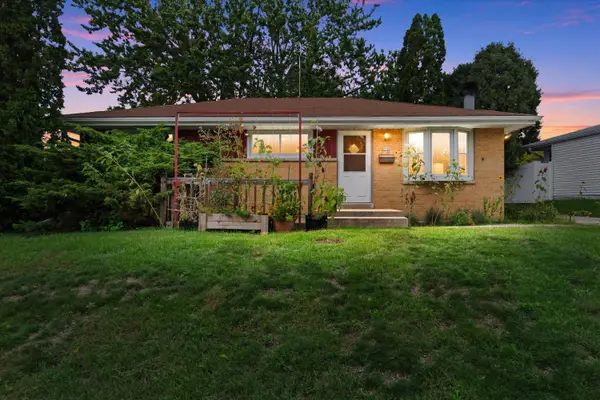8244 W Acacia St, Milwaukee, WI 53223