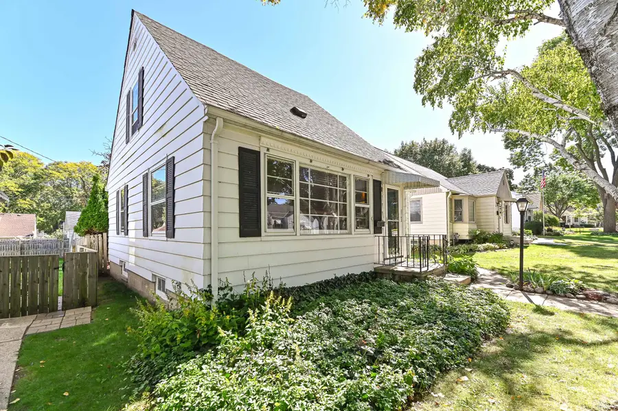 2762 N 82nd St, Milwaukee, WI 53222 - #3
