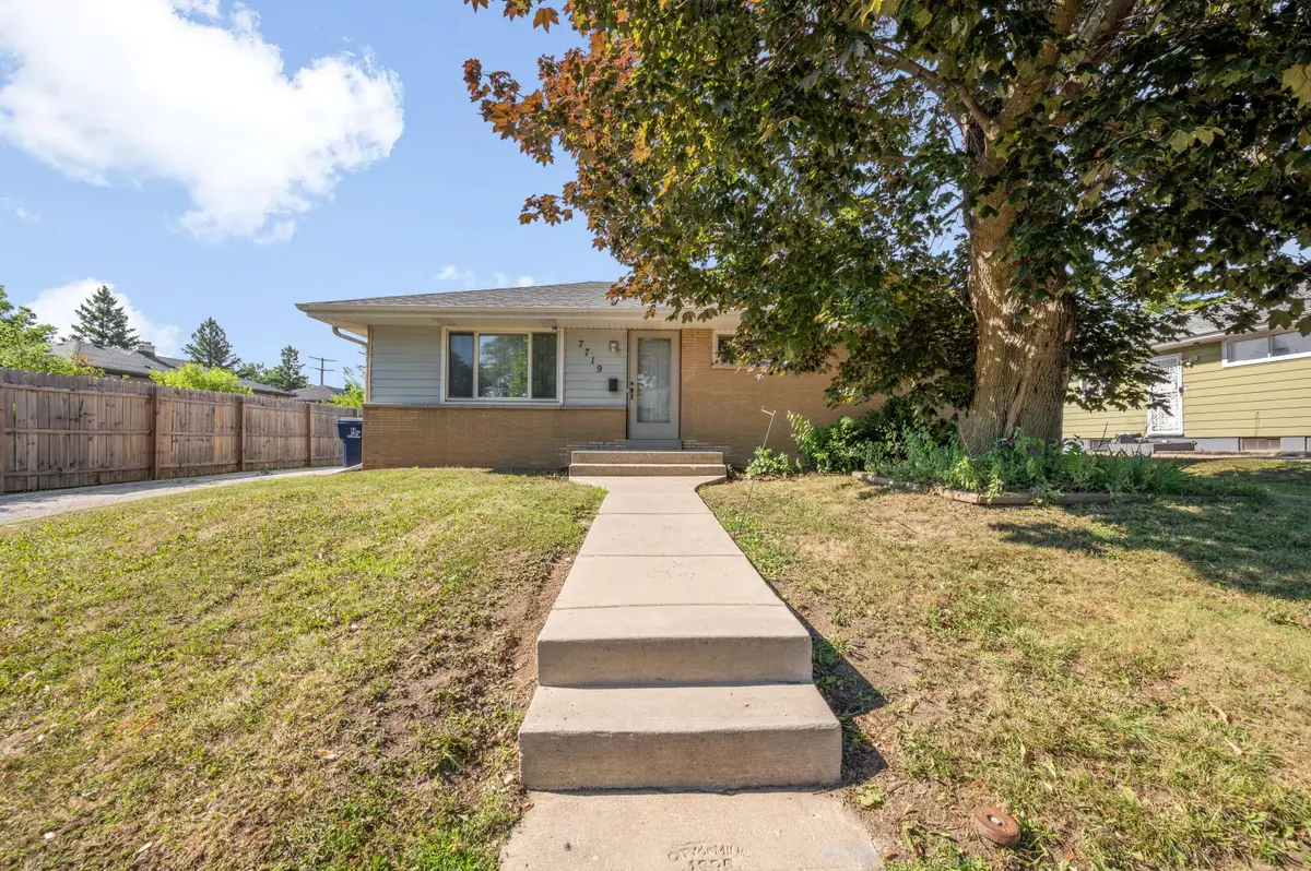 7719 W Winfield Ave, Milwaukee, WI 53218 - #1