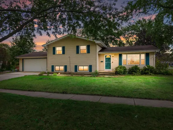 717 Roby Rd, Stoughton, WI 53589