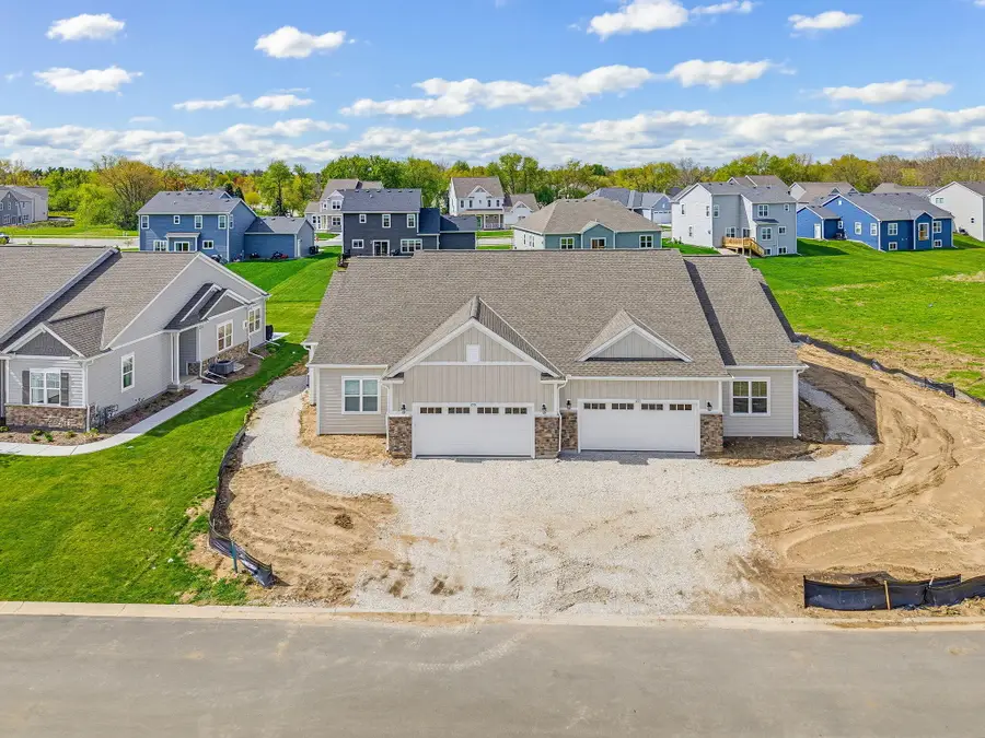 853 Stirling Dr, Oconomowoc, WI 53066 - #3