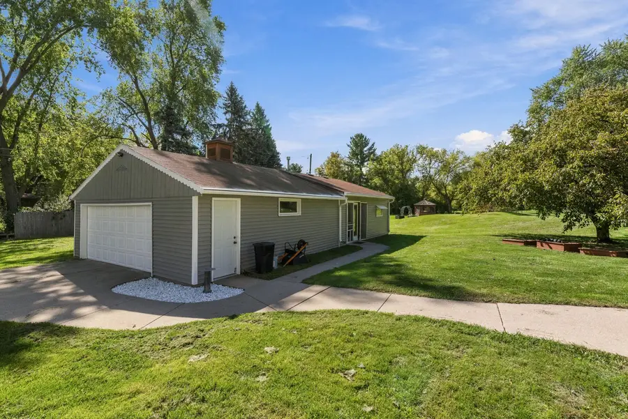 N60W22805 Silver Spring Dr, Lisbon, WI 53089 - #2