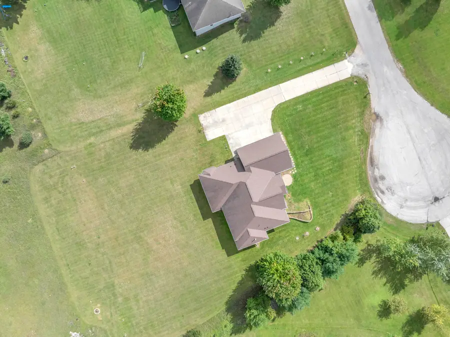 7611 Fairway Ln, Farmington, WI 53090 - #2