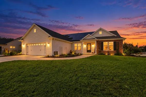 200 Stonefield Dr, Johnson Creek, WI 53038