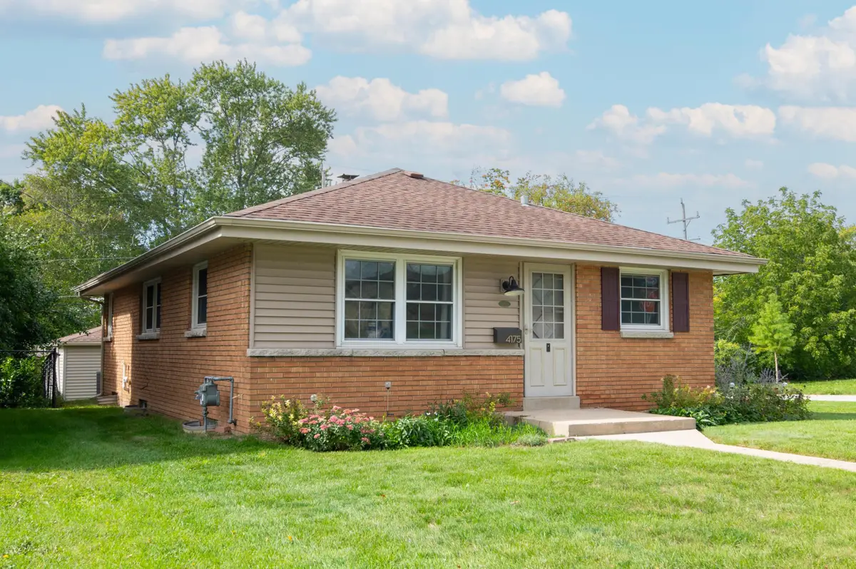 4175 N 92nd St, Wauwatosa, WI 53222 - #1