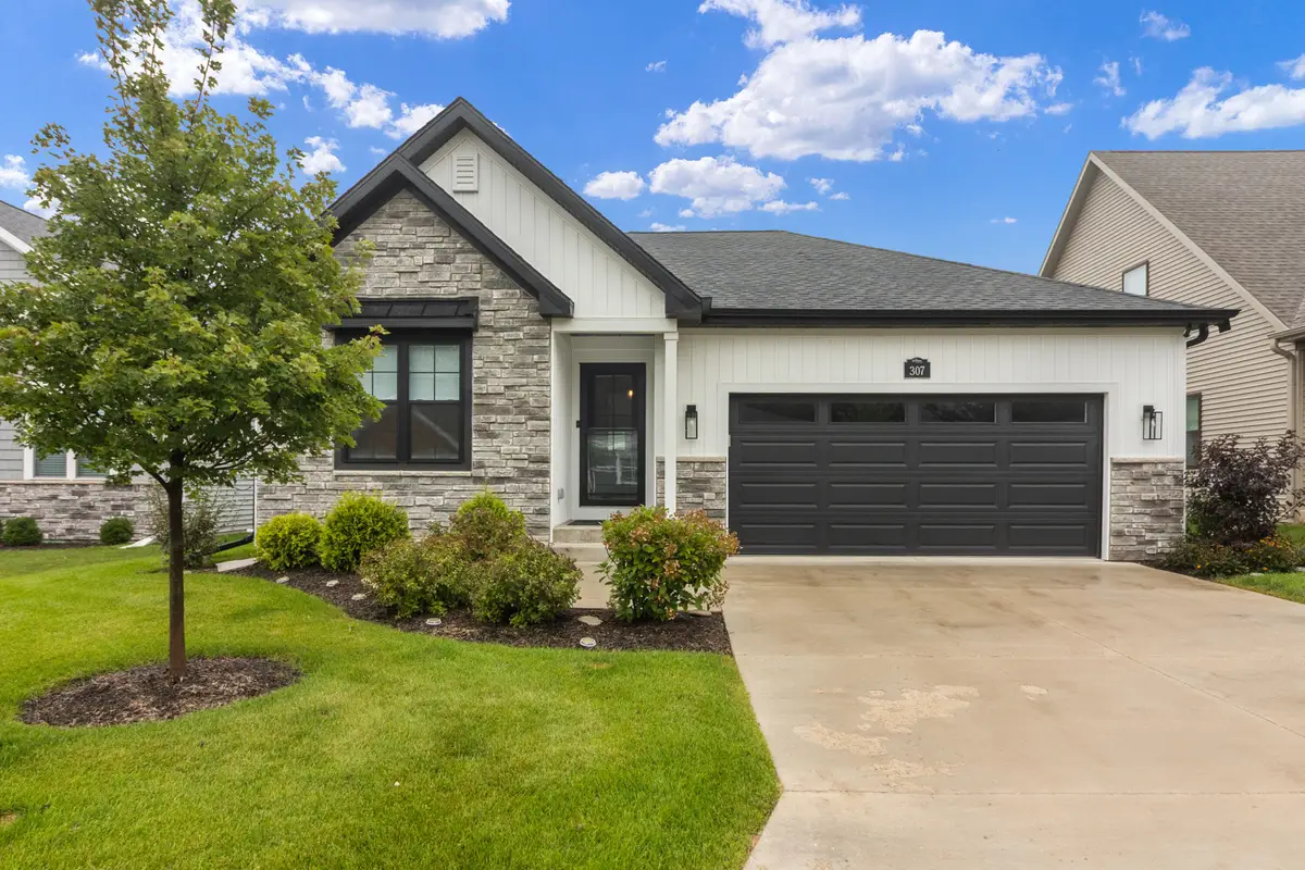 307 Evan Dr, Lake Geneva, WI 53147 - #1