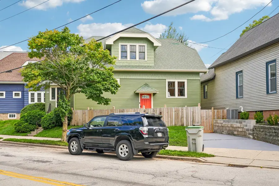 1952 N Warren Ave, Milwaukee, WI 53202 - #3