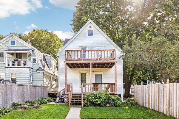 6644 Hillside Ln, Wauwatosa, WI 53213