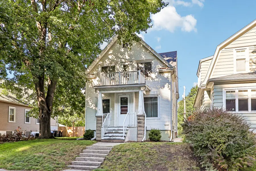 6644 Hillside Ln, Wauwatosa, WI 53213 - #2