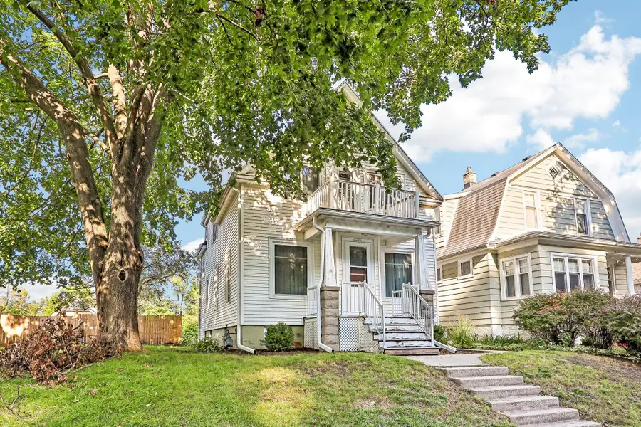 6644 Hillside Ln, Wauwatosa, WI 53213 - #3