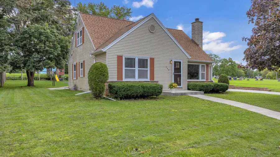 224 S 2nd St, Cedar Grove, WI 53013 - #2