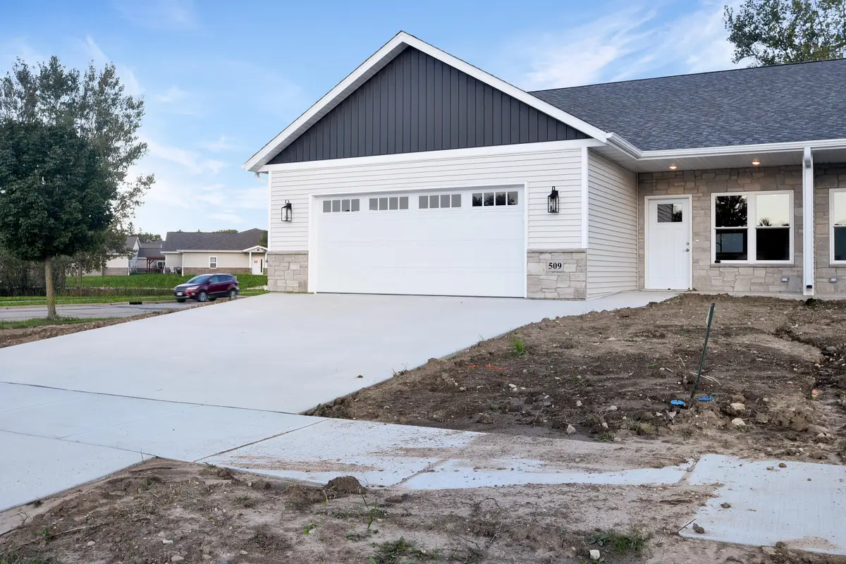 509 Emerald Pt, Kewaskum, WI 53040 - #1