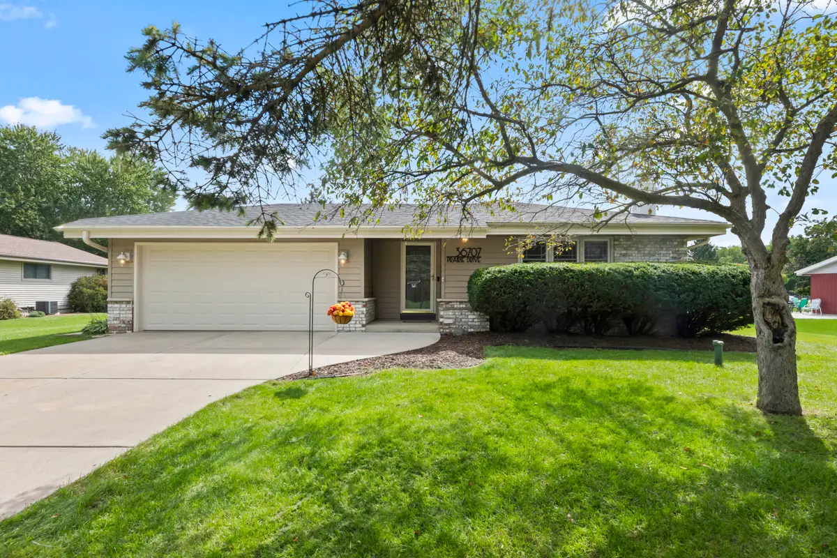 36707 Prairie Dr, Summit, WI 53066 - #1