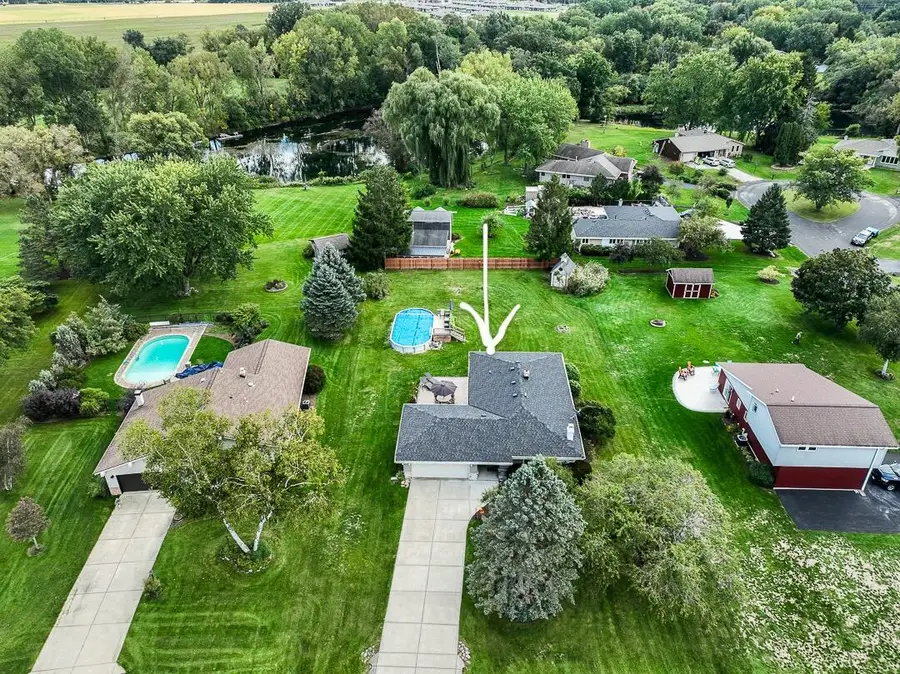 36707 Prairie Dr, Summit, WI 53066 - #2